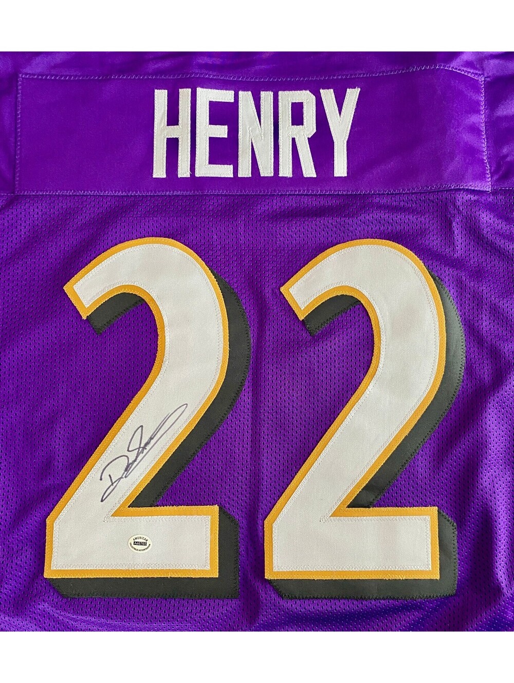 Derrick Henry Signed Jersey With COA (A46765)